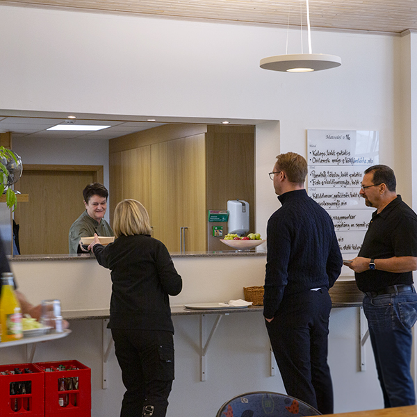 Siv serving lunch at ESBE_600x600px.jpg