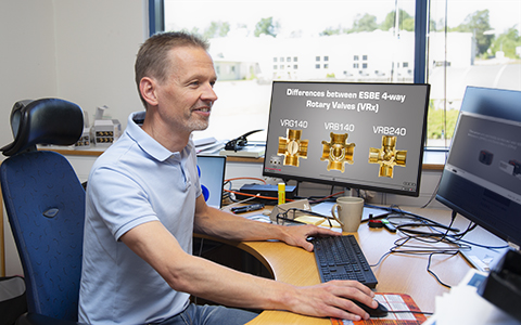 JONAS PRZEDSTAWIA RÓŻNICE MIĘDZY 4-DROGOWYMI ZAWORAMI OBROTOWYMI ESBE 